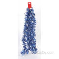 青いクリスマスの装飾ティンセル